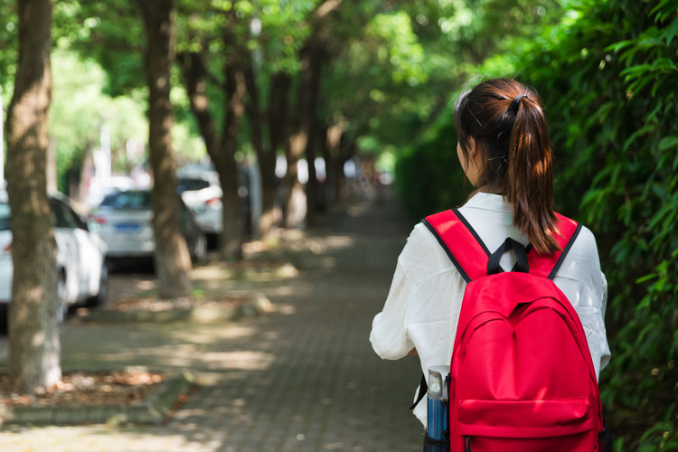 初中毕业女生上技校_初中毕业女生上技校学什么